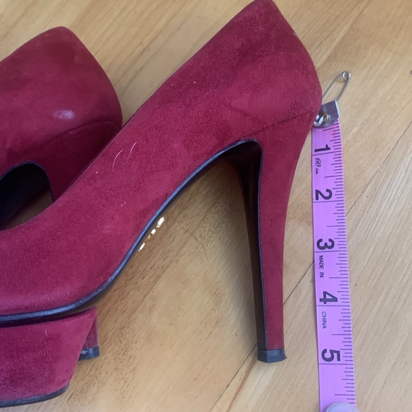 Prada Burgundy Red Suede Pumps Heels Size US8 Platform Pointed Toe GUC 4.5" heel - Picture 9 of 14